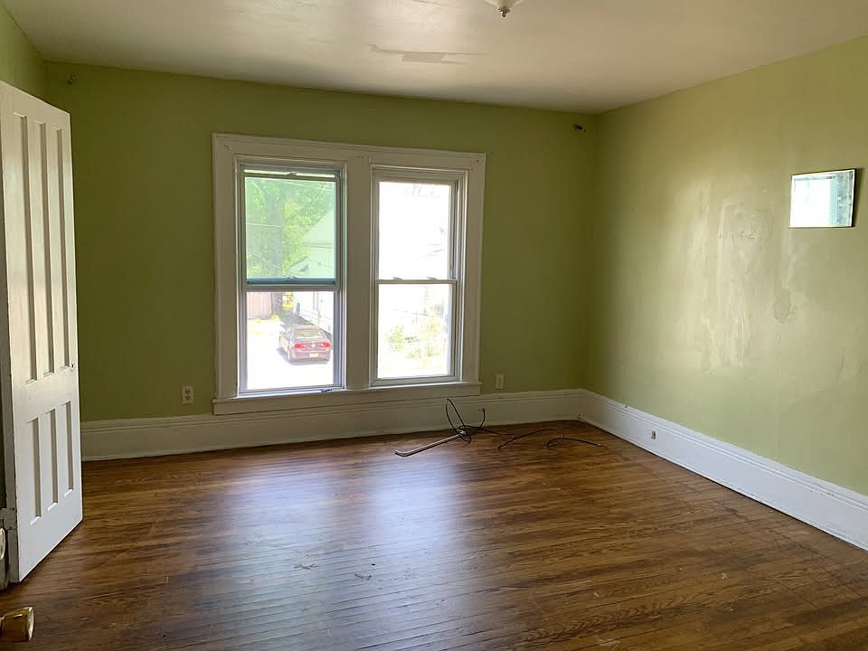 2nd image of 519 Tallman St