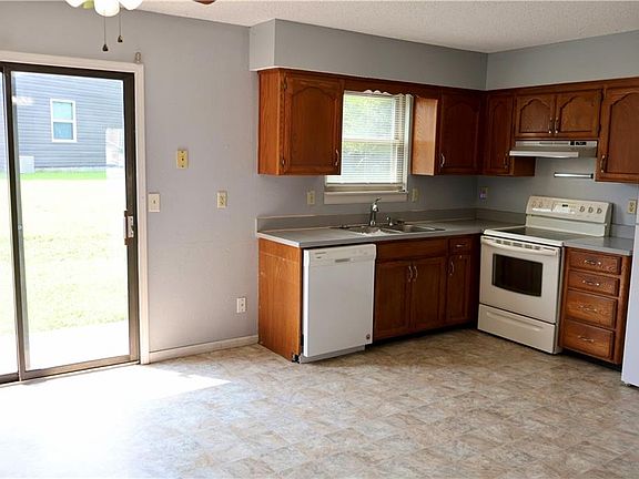 4th image of 700 Cedar Dr APT B