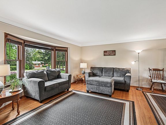 4th image of 36746 N Eastmoor Ave