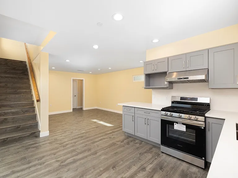 15631 Alwood St — Photo 3