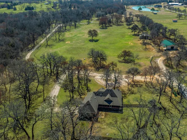 377 Quail Hill Rd, Whitesboro, TX 76273