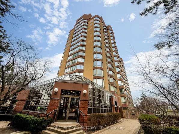 25 Fairview Rd W #1103, Mississauga, ON L5B 3Y8