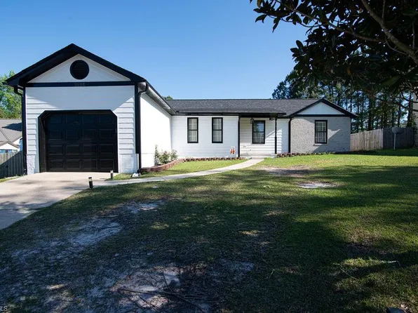 2628 Idlebrook Cir, Midway Park, NC 28544