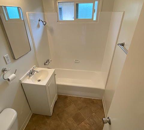 2nd image of 210 1/2 N Vecino Dr