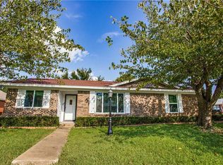 1100 N Main St, Leonard, TX 75452