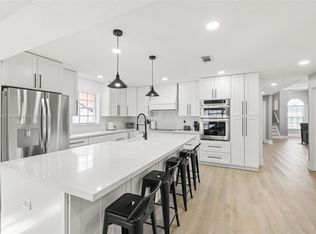 16526 SW 98th Ter, Miami, FL 33196