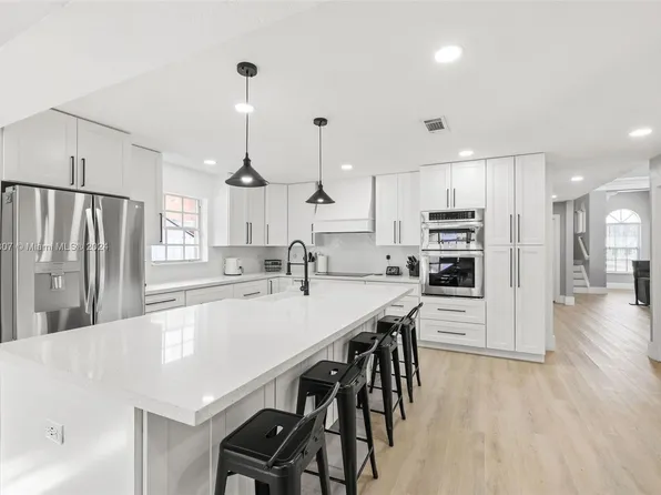 16526 SW 98th Ter, Miami, FL 33196