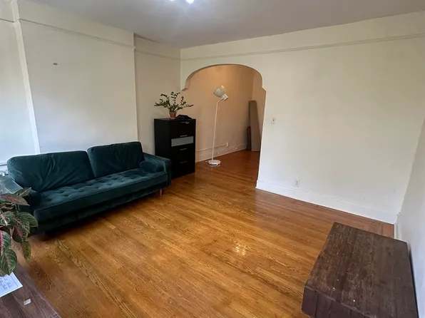 267 8th St #3, Jersey City, NJ 07302