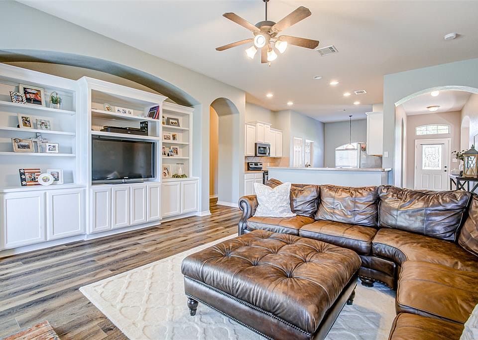 1st image of 728 Evergreen Ct