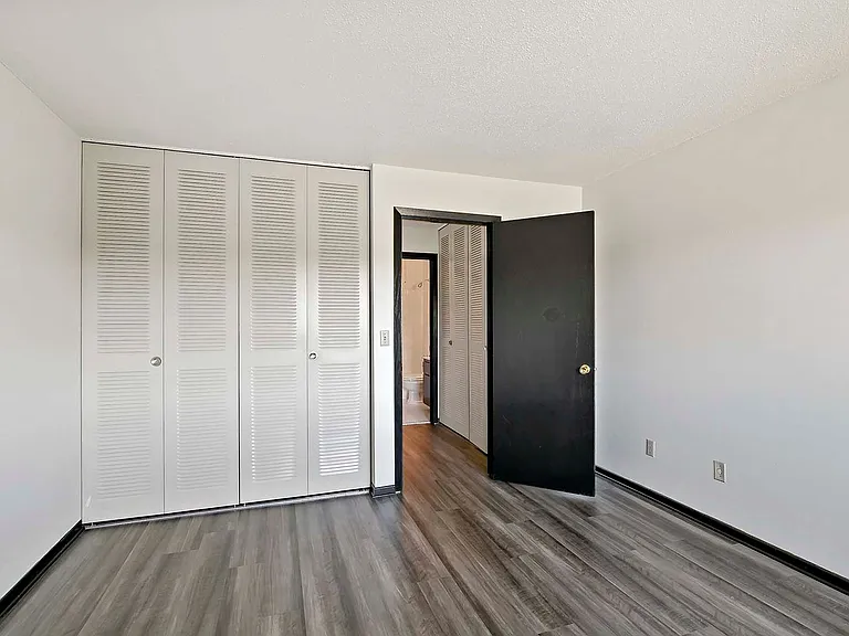 Winnetka Village Apts — Photo 19