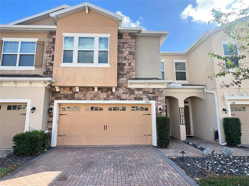 3 bed, 2.5 bath, 1871 sqft, $3,000 — Photo 1
