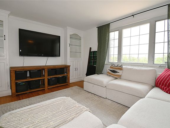 5th image of 1501 Leona Ave