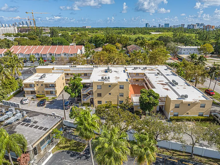 2031 NE 139 St North Miami Beach, FL 33181 — Photo 3