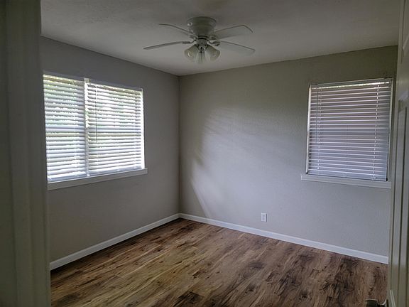 5th image of 1002 Cooper Dr #1