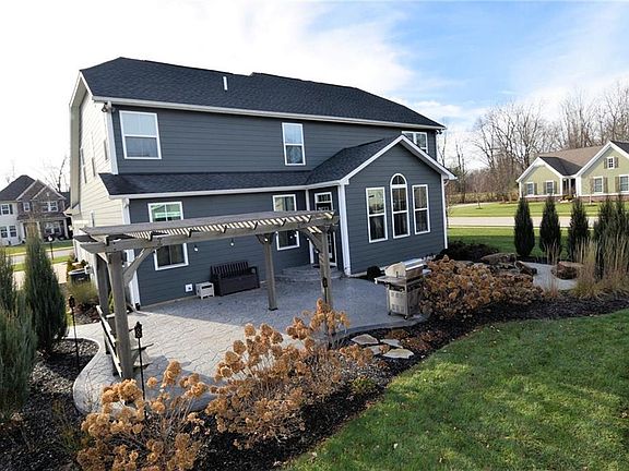 3rd image of 6798 Linden Woods Dr