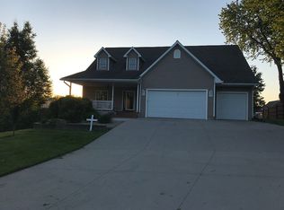 1084 W 28th St S, Newton, IA 50208