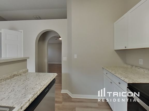 5th image of 8413 English Oak Dr