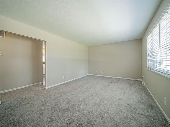 5th image of 50 Wrenwood Dr