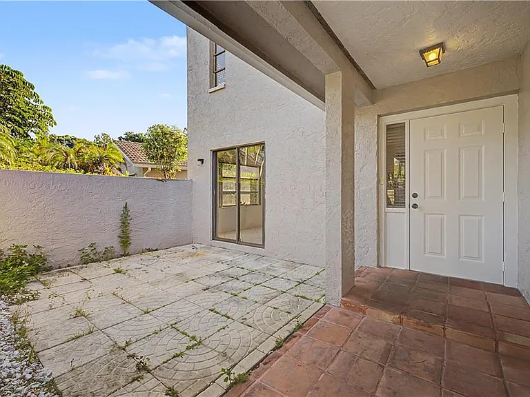 908 Augusta Blvd #A-907 — Photo 2