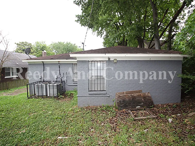 848 Biggs St — Photo 13