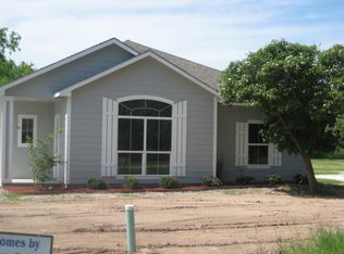 210 East Martin Street, Three Rivers, TX 78071