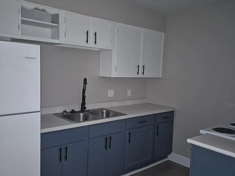 2810 S Poplar St #8 — Photo 5