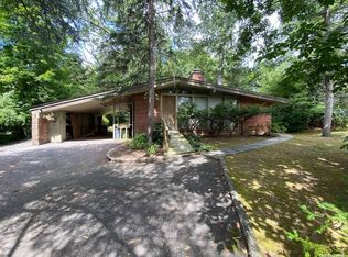 59 Beacon Hill Rd, Port Washington, NY 11050