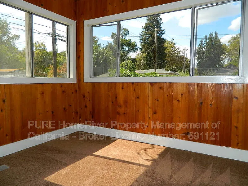 3 bed, 1.0 bath, 1172 sqft, $2,300 — Photo 2