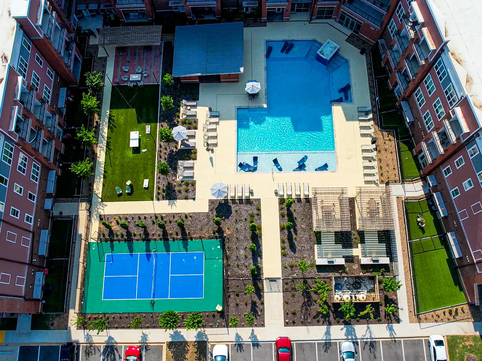 Uptown Terrace — Photo 2