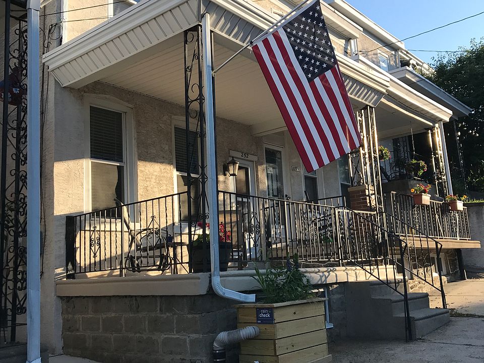 2nd image of 252 Hermitage St