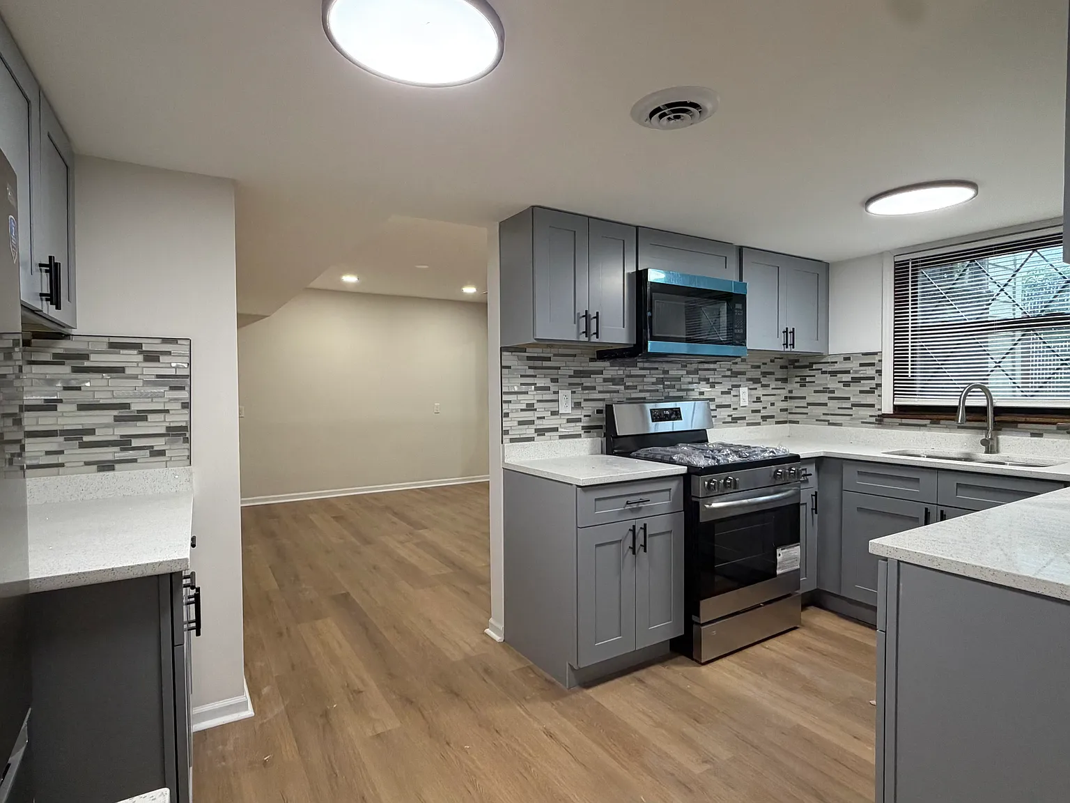 3 bed, 1904 sqft, $2,000 — Photo 3
