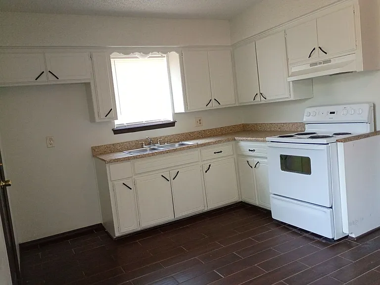 306 W Michael Dr — Photo 5