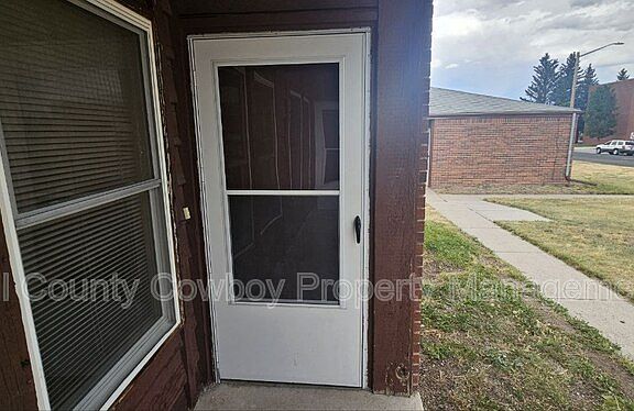 2nd image of 126 S Cribbon Ave