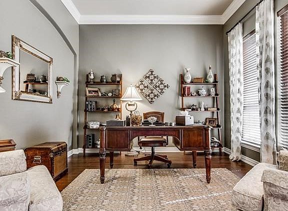 Formal Living/Sitting area