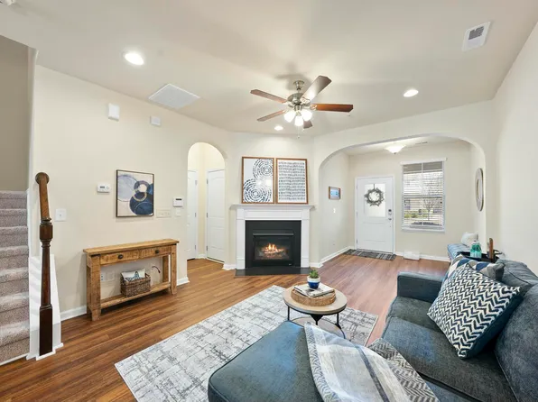 10105 Raven Tree Dr, Raleigh, NC 27617