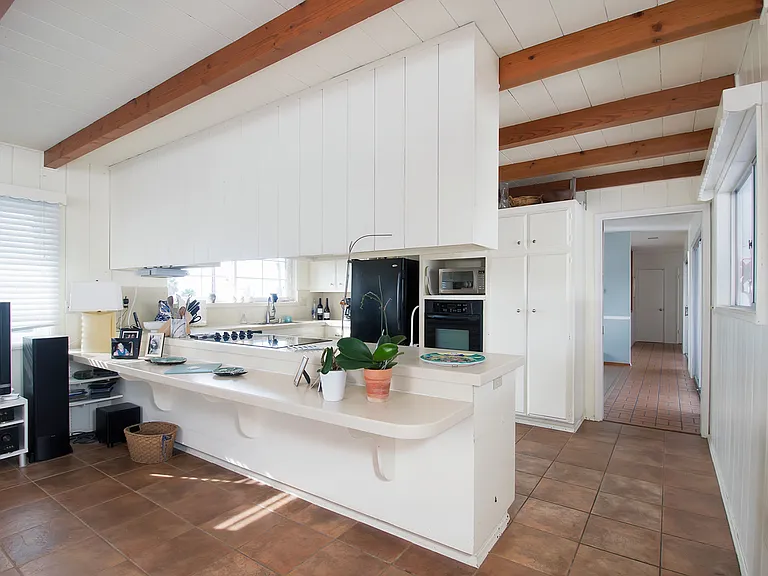 1375 Muirlands Vista Way — Photo 10