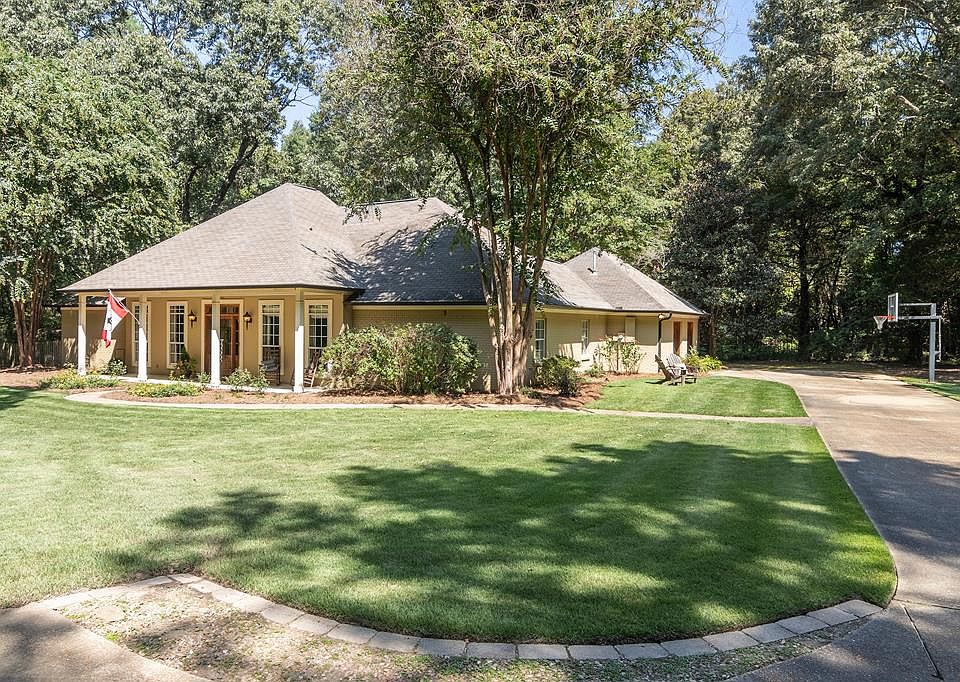 1st image of 605 Woodland Cv