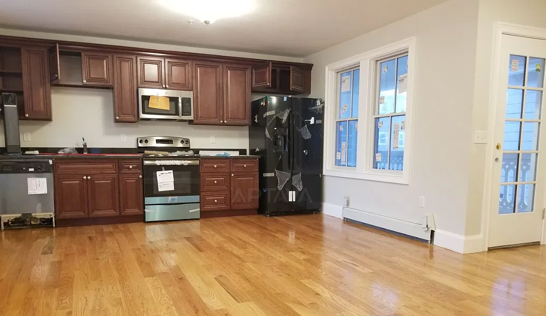 19 Ashland St — Photo 2