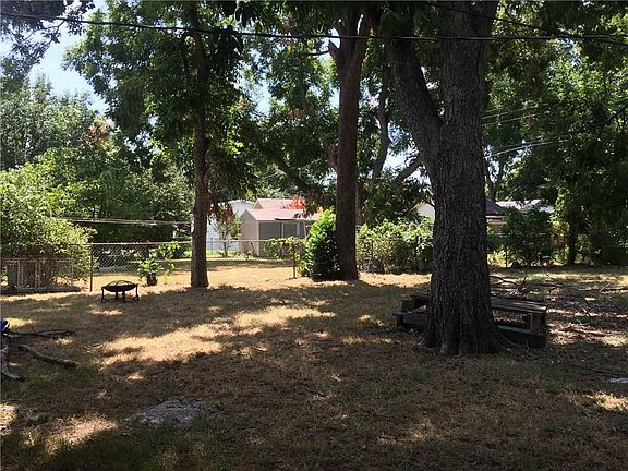 5th image of 704 Lombardy Ln