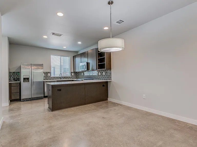 330 Clay St #24 — Photo 12