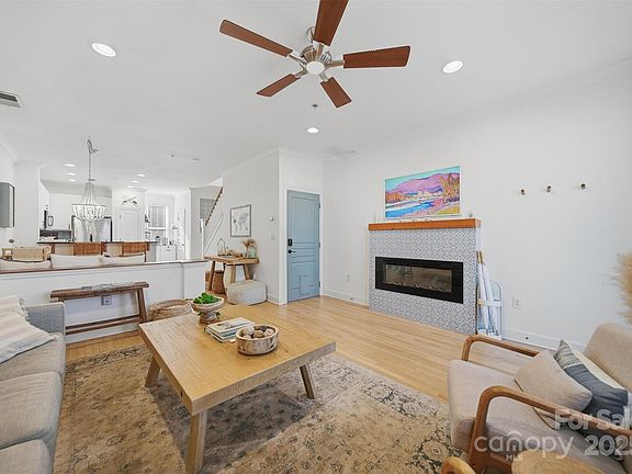 3rd image of 1023 Sycamore Green Pl