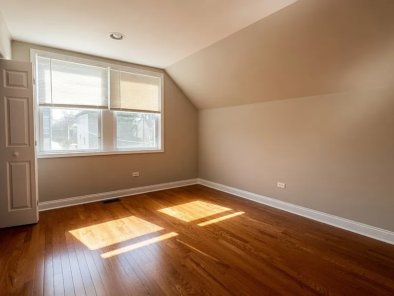 3627 W Oakdale Ave #2F — Photo 2