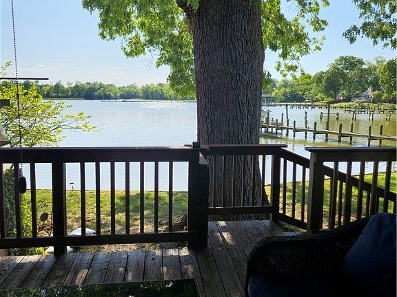 2nd image of 102 Lynnhaven Ct #102