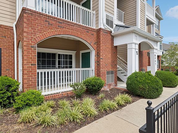 2nd image of 8047 Bienville Dr #4