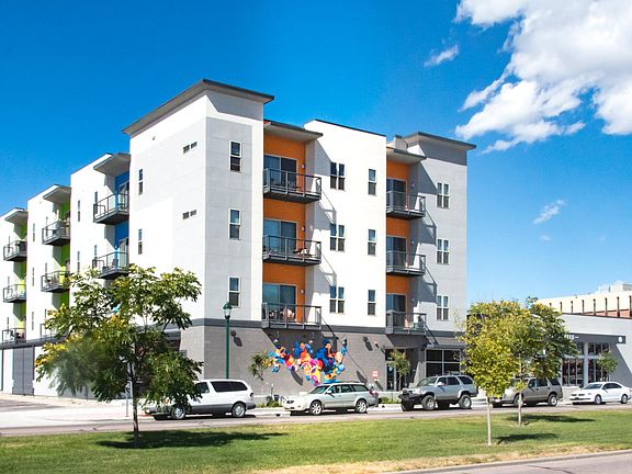 Blue Dot Place - Ground Floor Secure Parking Garage
