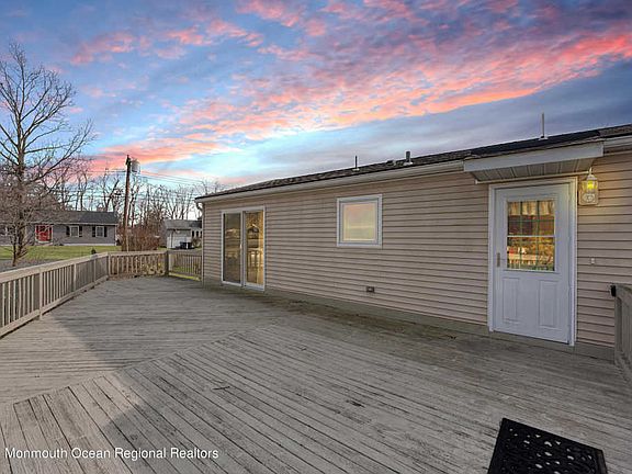 5th image of 25 Karen Ct
