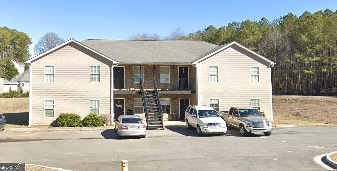 3 bed, 2.0 bath, $1,100 — Photo 1