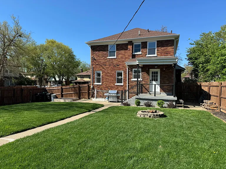 1803 Avonlea Ave — Photo 32