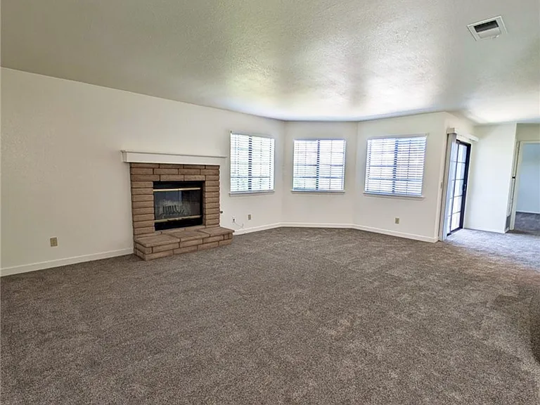 1813 Newport Ave — Photo 7