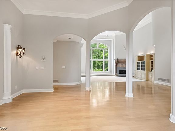 3rd image of 447 Berwick Cir